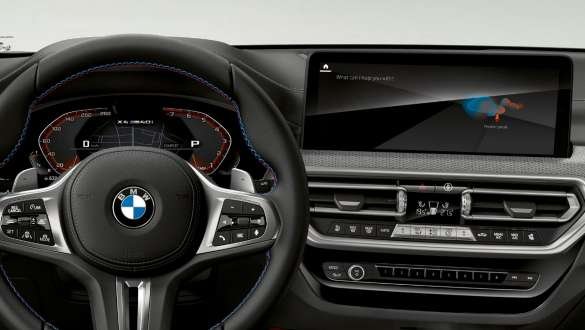 BMW Live Cockpit Plus.