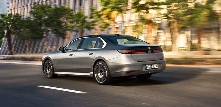 BMW 7 серия, Ощутите динамику в каждой поездке.